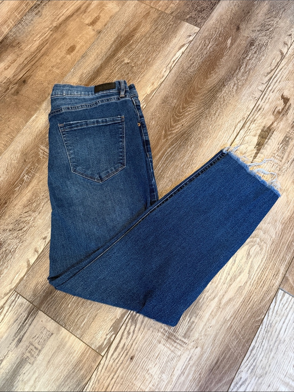 Nicole Miller Dark Blue Cropped Straight Ankle Jeans